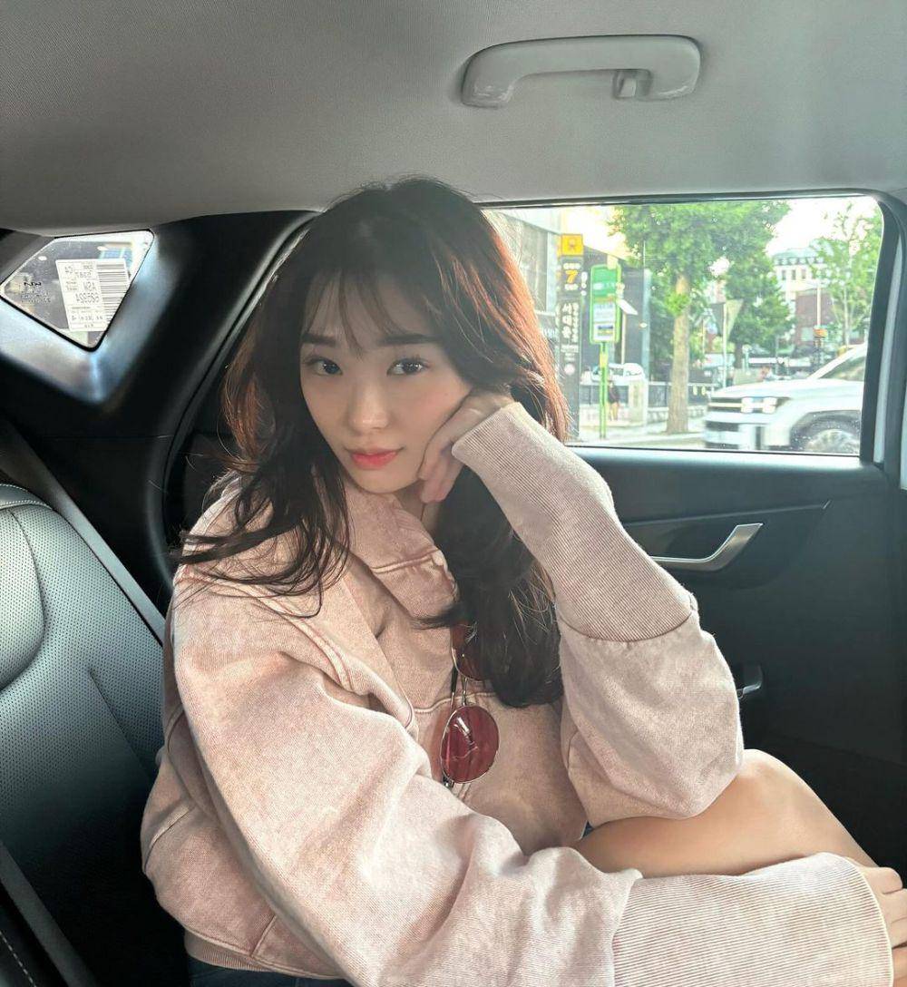 model butterfly haircut (instagram.com/livyrenata)