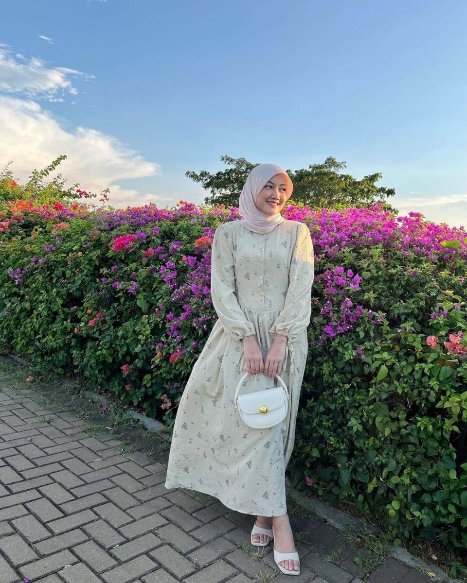 inspirasi padu-padan outfit coquette style ala Adinda Valda (instagram.com/adindavld)