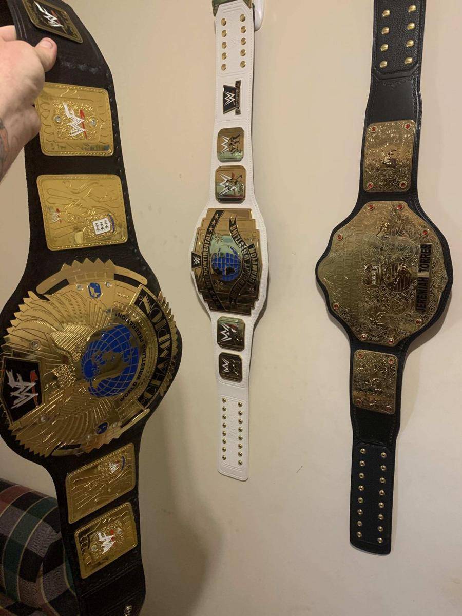 potret koleksi sabuk WWE (reddit.com/user/miahjk47)