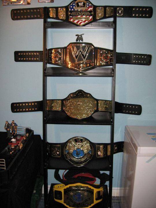 potret koleksi sabuk WWE (reddit.com/user/JermPFC2)