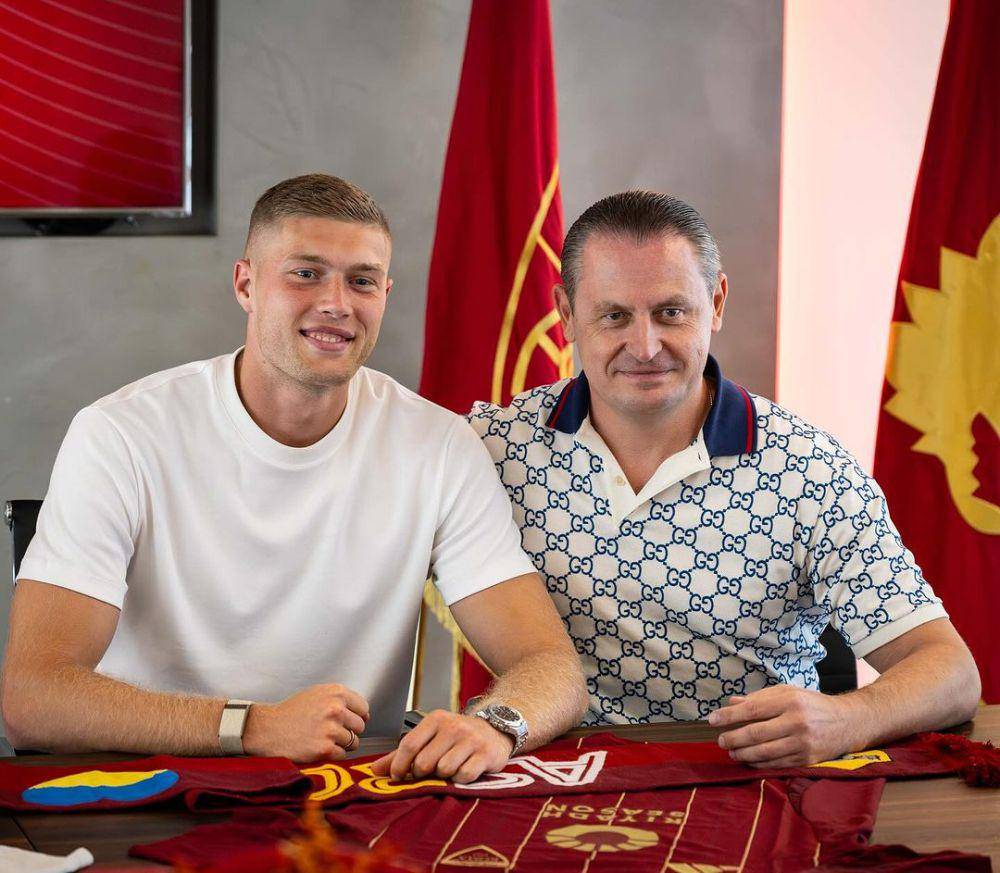 Artem Dovbyk (kiri) (instagram.com/tema_dovbyk)