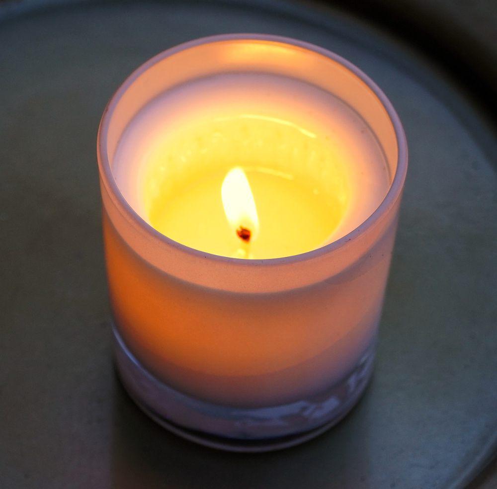 ilustrasi lilin aroma terapi. https://pixabay.com/users/matthiasboeckel-3930681/