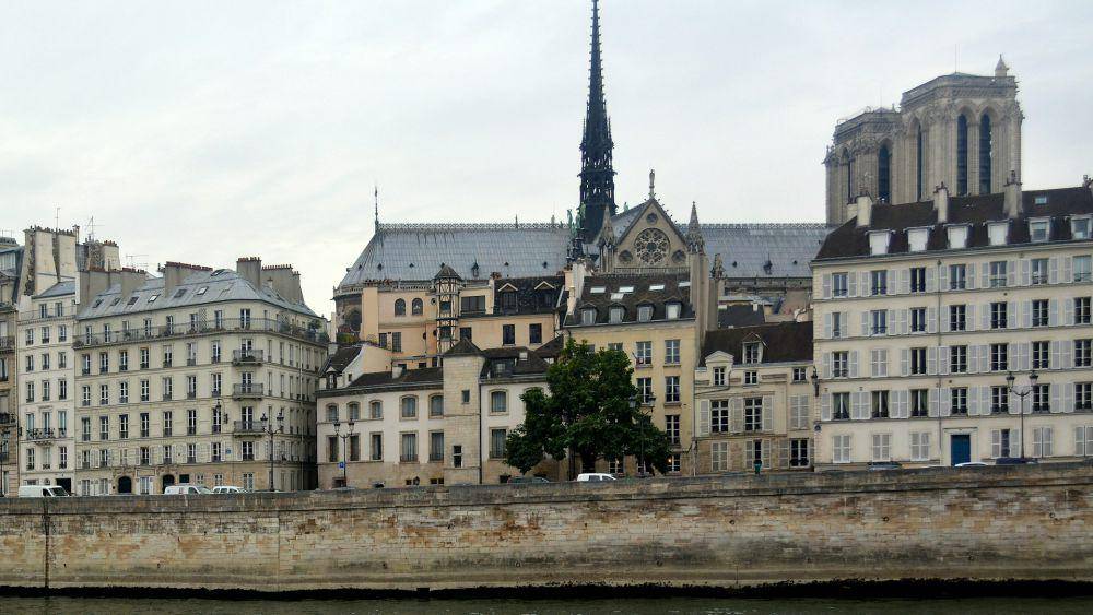 Île de la Cité sebagai pusat administrasi dan politik penting (unplash.com/Carl Campbell)