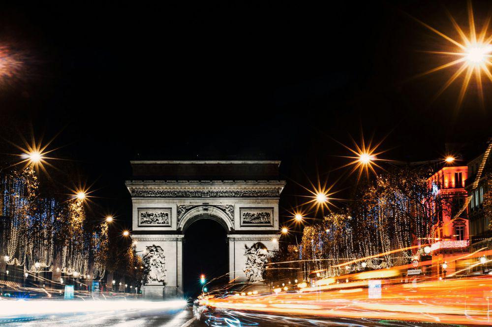 Champs-Élysées, Paris (unsplash.com/craigcudi)