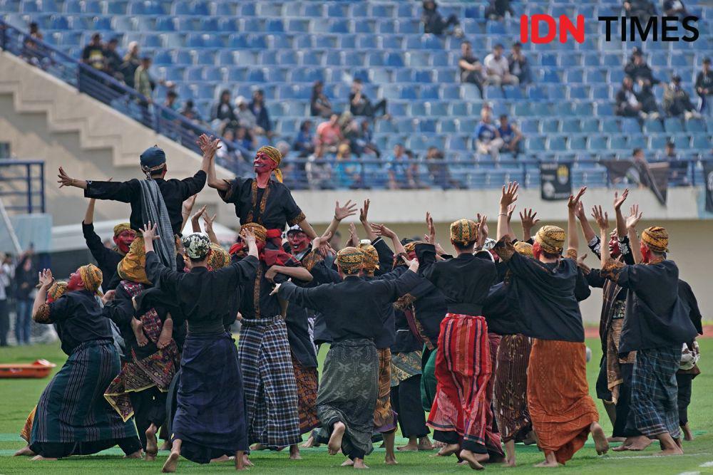 Piala Presiden 2024 resmi dibuka di Stadion Si Jalak Harupat, Kabupaten Bandung, Jabar, Jumat (19/7/2024). (IDN Times/Arifin Al Alamudi)