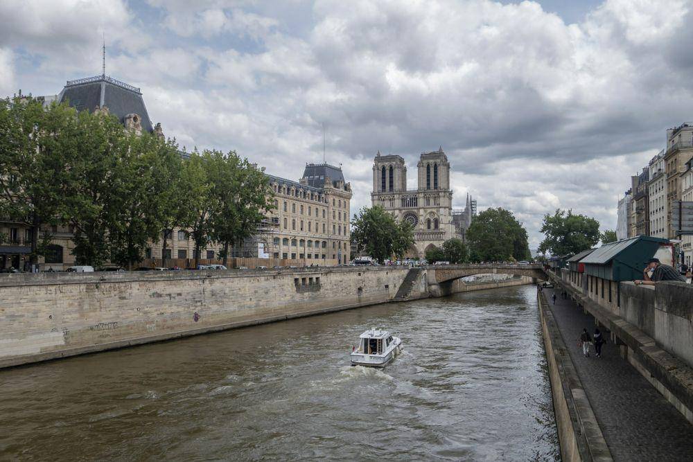 Île de la Cité, Paris-Prancis (unplash.com/Free Nomad)