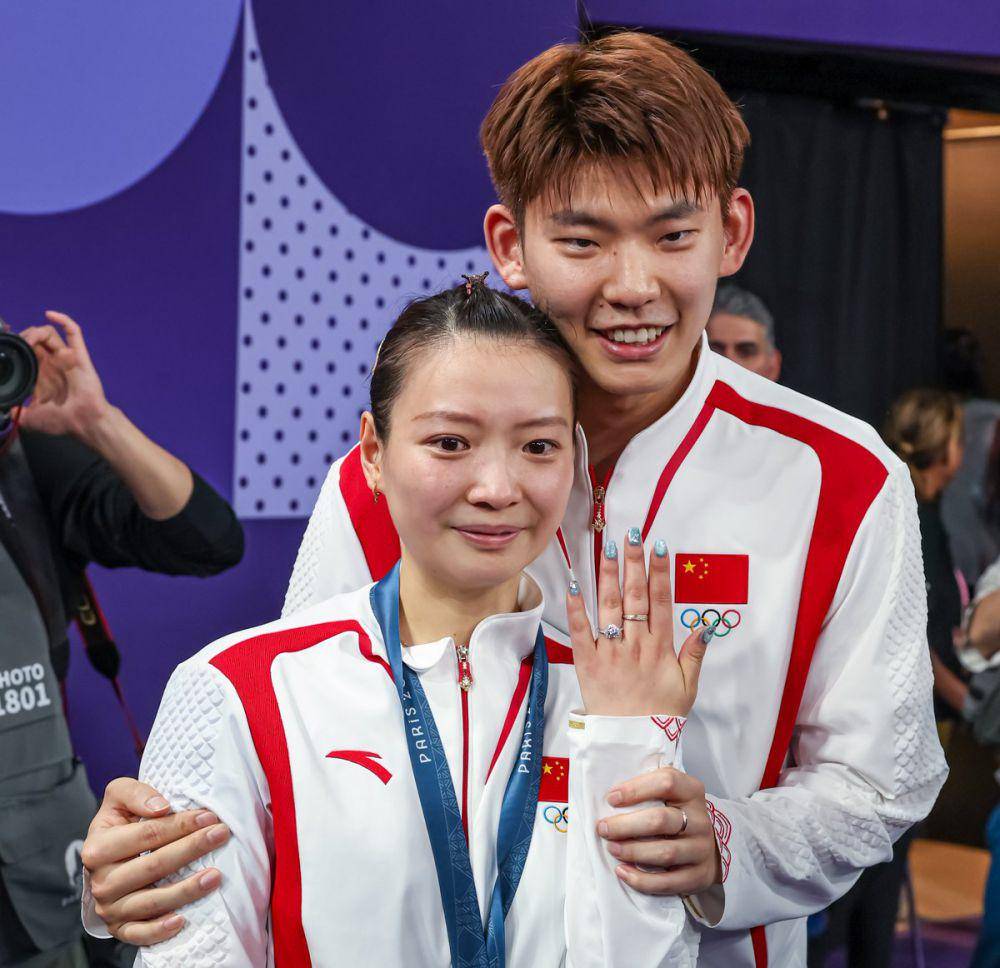 Huang Yaqiong dan Liu Yuchen, atlet bulutangkis China (x.com/bwfmedia)