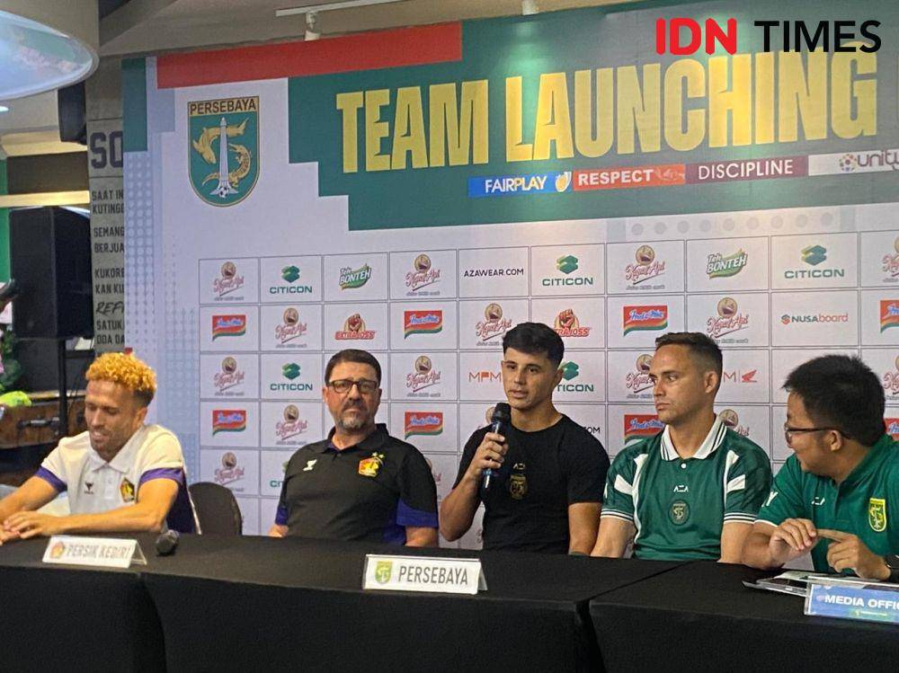 Pre Match Conference Persebaya dan Persik Kediri, Sabtu (3/8/2024). (IDN Times/Khusnul Hasana)