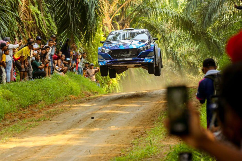 Rihans Variza Tercepat Hari Pertama, Ijeck Terkendala Ban