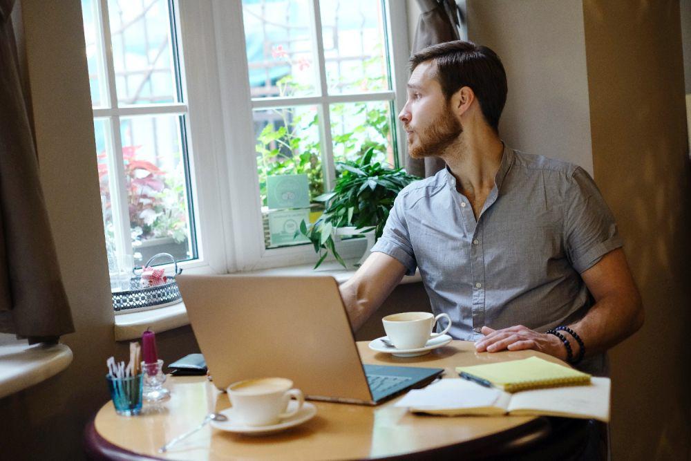 5 Kebiasaan yang Mengindikasikan Kamu Sedang Quiet Quitting