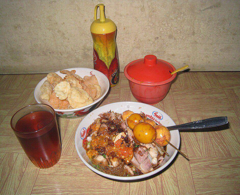 ilustrasi bubur ayam bandung (commons.wikimedia.org/Gunawan Kartapranata)