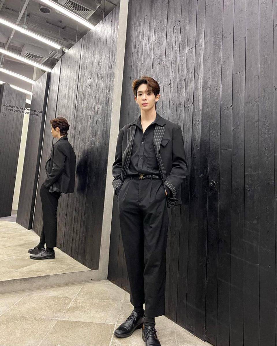 long pants hitam ala James Supamongkon (instagram.com/james.spmk)