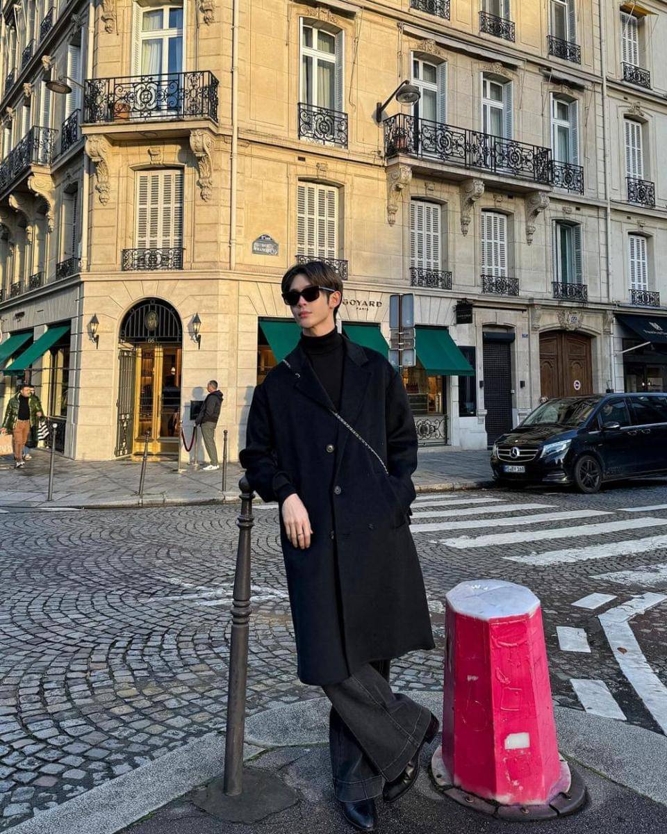 long pants hitam ala James Supamongkon (instagram.com/james.spmk)