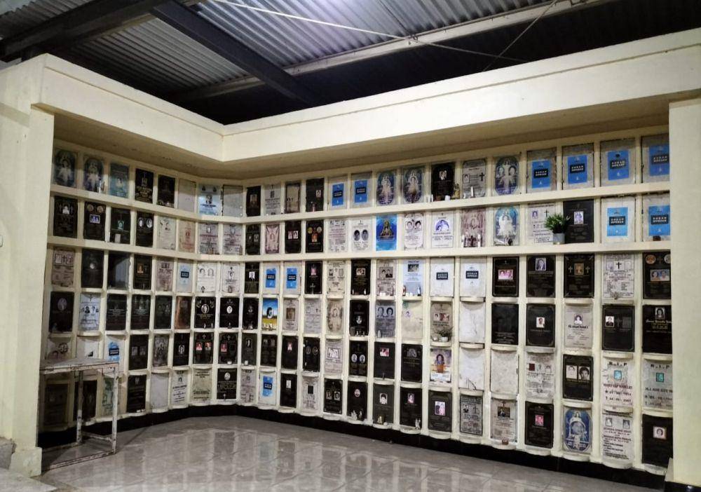 Rumah abu (columbarium) di Gua Maria Puhsarang, Kediri. IDN Times/Talita Hariyanto