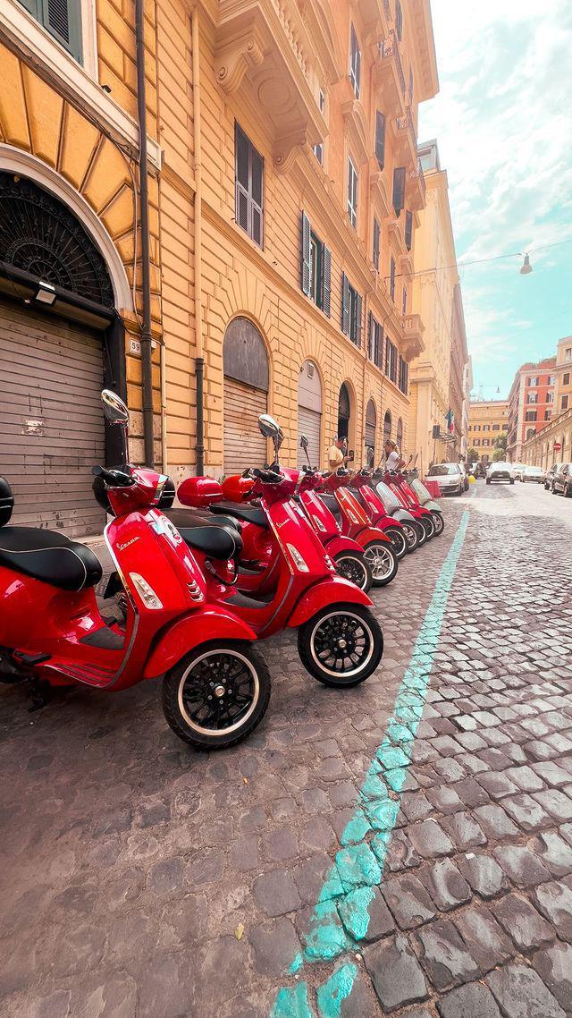 Thariq Aaliyah motoran di Italia (Instagram.com/thariqhalilintar)