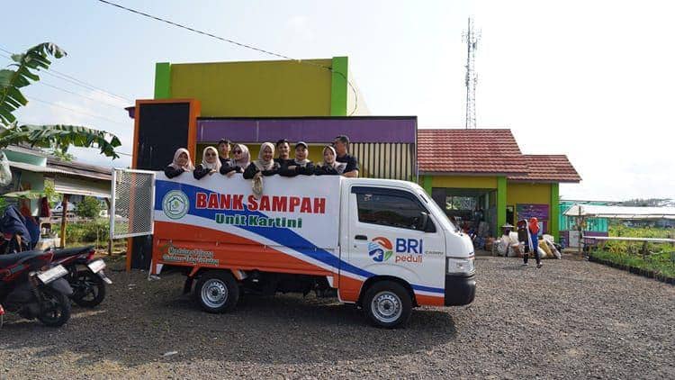 Bantu Olah Sampah, BRI Beri Mesin Pengolah dan Mobil ke Warga Ciamis