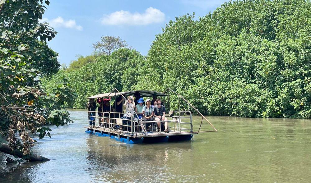 Ajak 30 Akademisi Luar Negeri, Ecoton Teliti Pencemaran Sungai Brantas