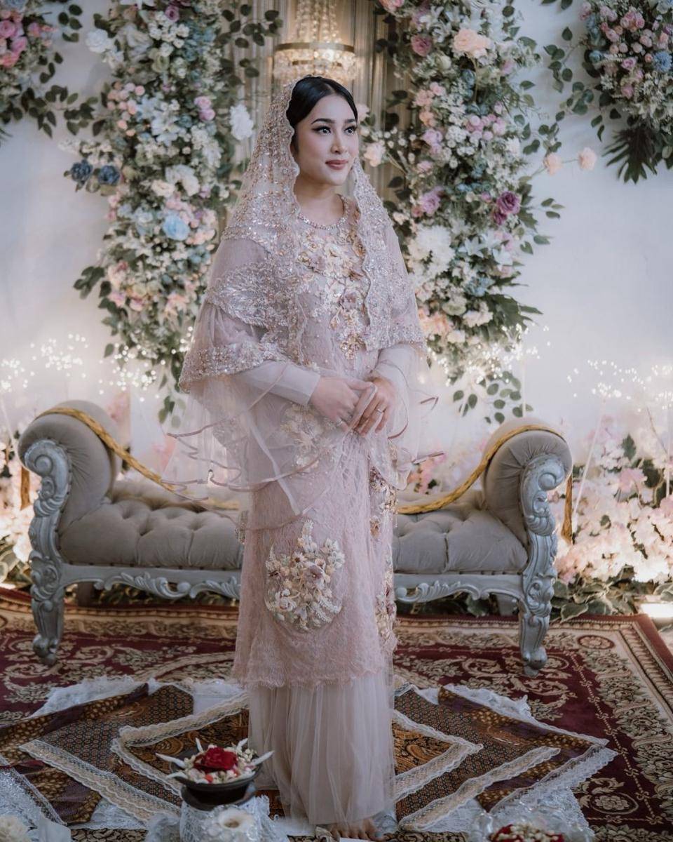Gaya Indi Arisa di Pengajian Pranikah (instagram.com/indiarisa_)