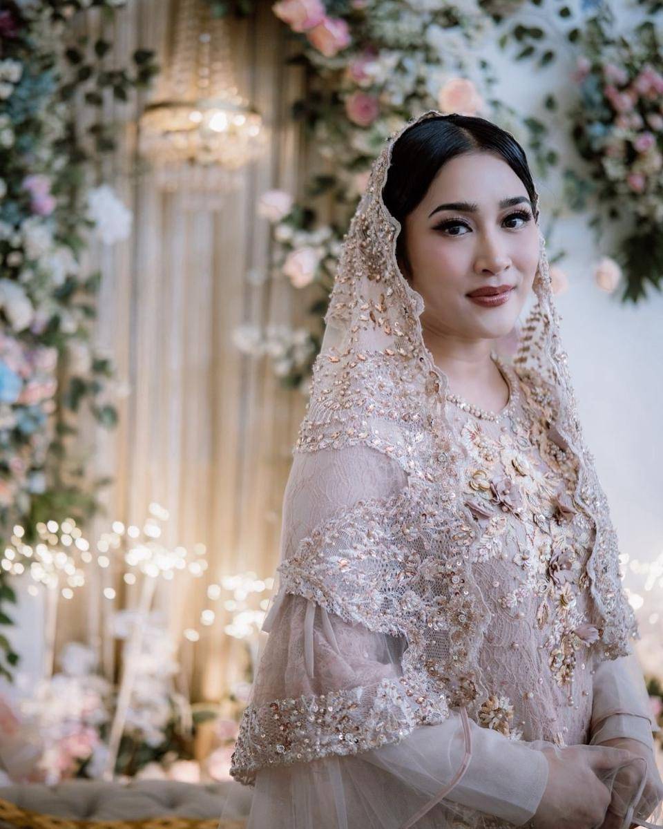 Gaya Indi Arisa di Pengajian Pranikah (instagram.com/indiarisa_)