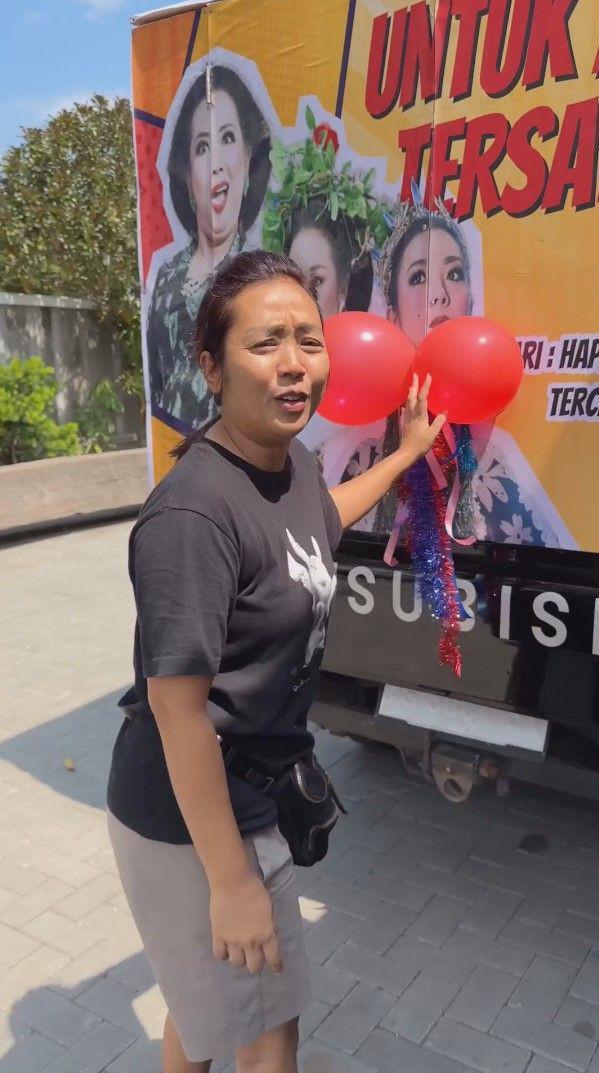 potret Soimah dapat hadiah dari Happy Asmara (instagram.com/showimah)