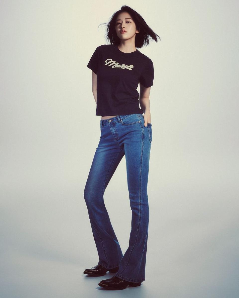 ide padu padan t-shirt ala Yujin IVE (instagram.com/_yujin_an)