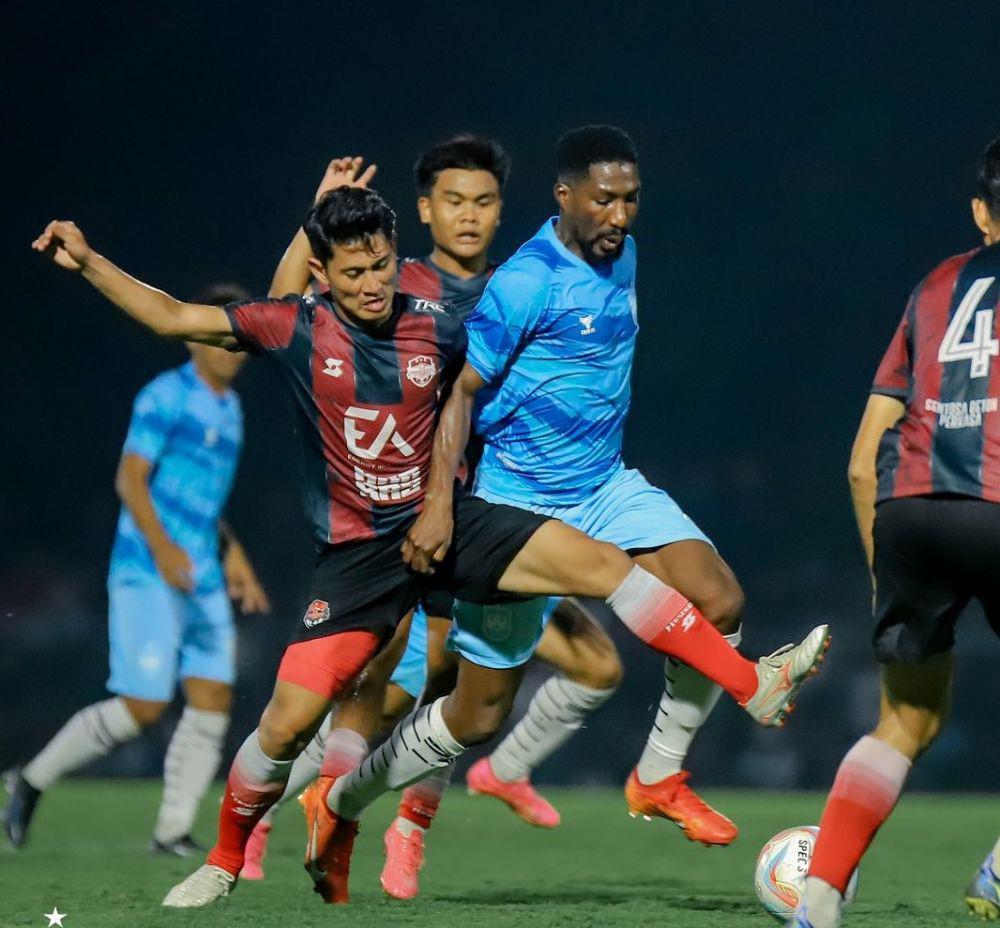 Pertandingan PSIS Semarang melawan Persekat Tegal dalam laga latih tanding di di Stadion Trisanja Tegal, Sabtu (3/8/2024). (dok. PSIS)