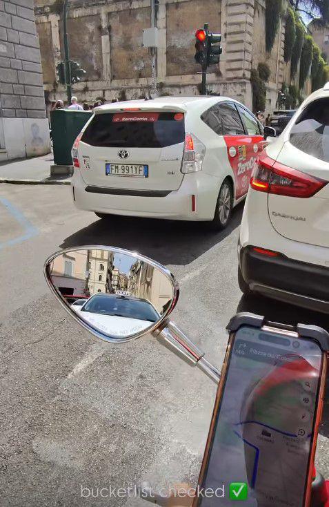 Thariq Aaliyah motoran di Italia (Instagram.com/thariqhalilintar)