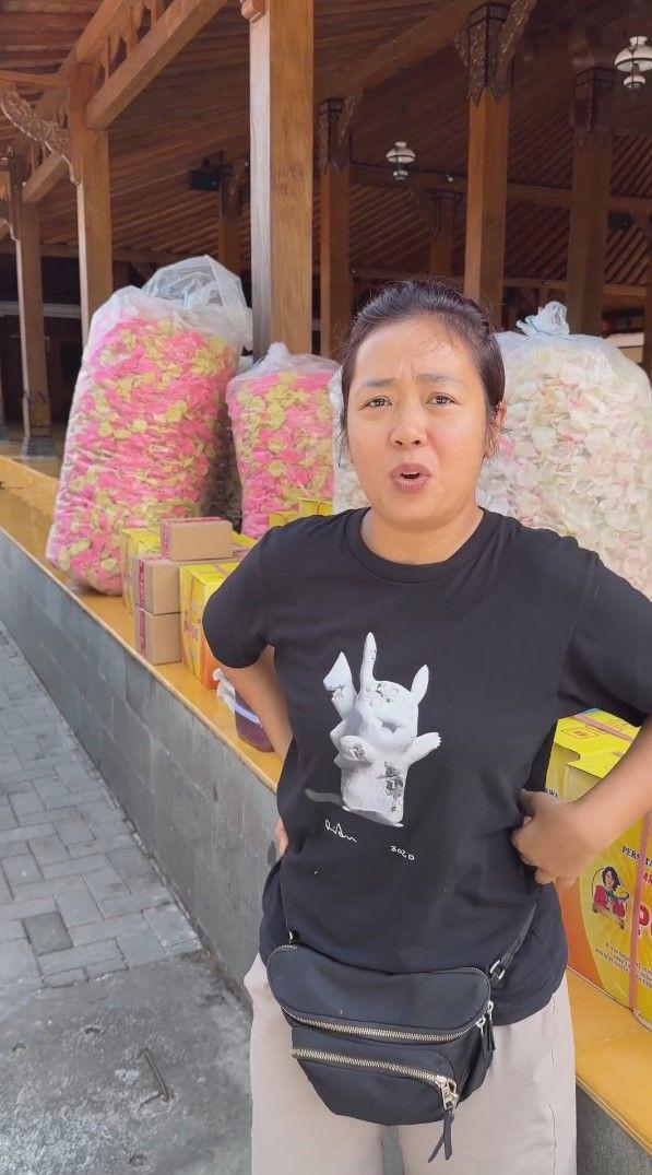 potret Soimah dapat hadiah dari Happy Asmara (instagram.com/showimah)
