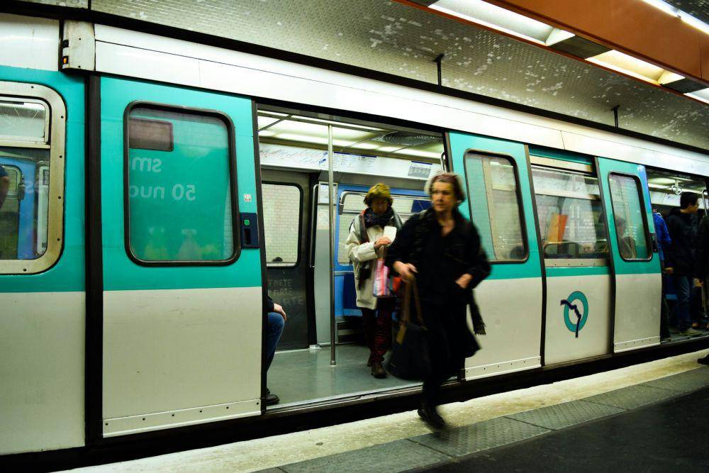 Ilustrasi Paris Metro (unsplash.com/pixel_goods)