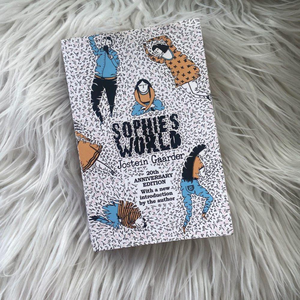 Buku Sophie's World (carousell.ph/u/tidynook)