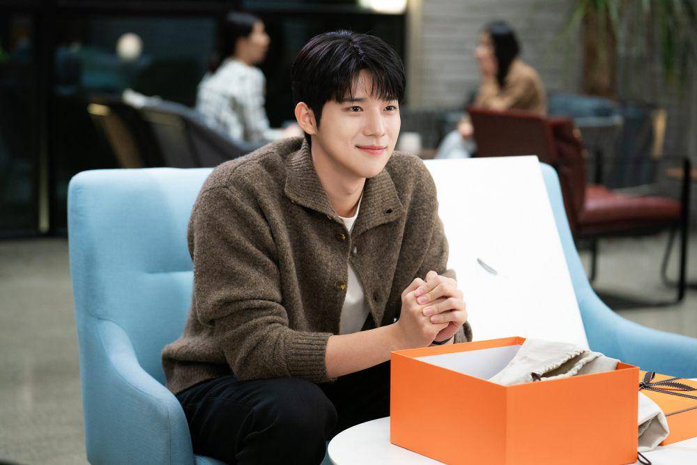 cuplikan Moon Sang Min di drakor Cinderella At 2AM (dok. Coupang Play/Cinderella At 2AM)