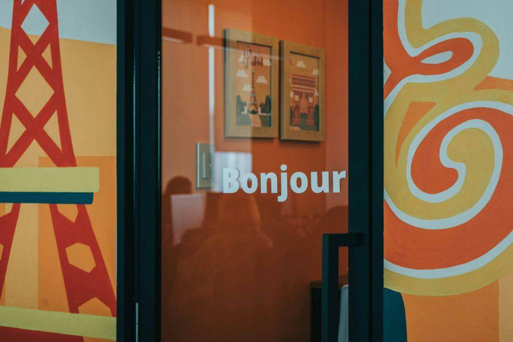 Ilustrasi bahasa Prancis (unsplash.com/@fwaheed17)