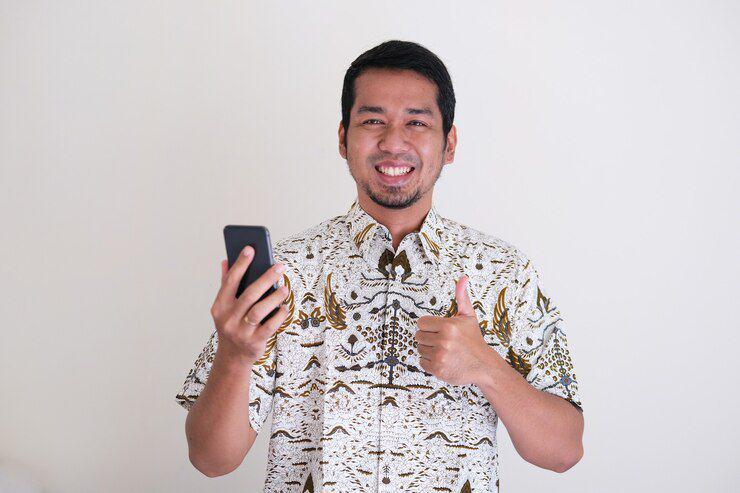 ilustrasi baju batik (freepik.com/ KrishnaTedjo)