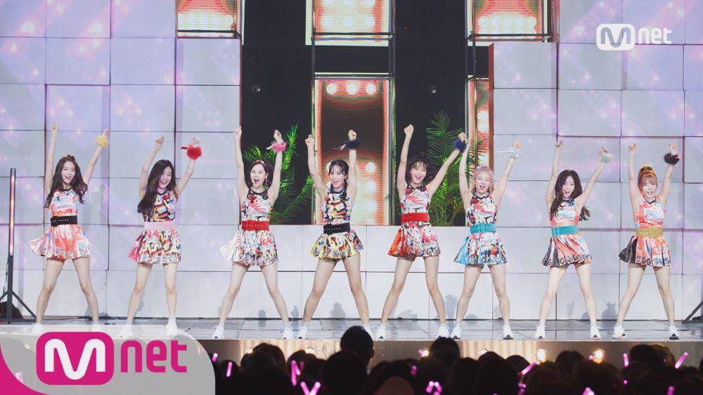 SNSD (youtube.com/Mnet K-POP)