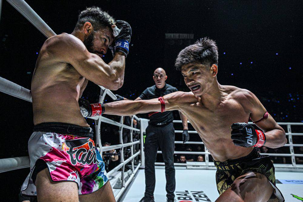 Aliff Sor Dechapan menjatuhkan Zakaria El Jamari di ronde pertama (dok. ONE Championship)