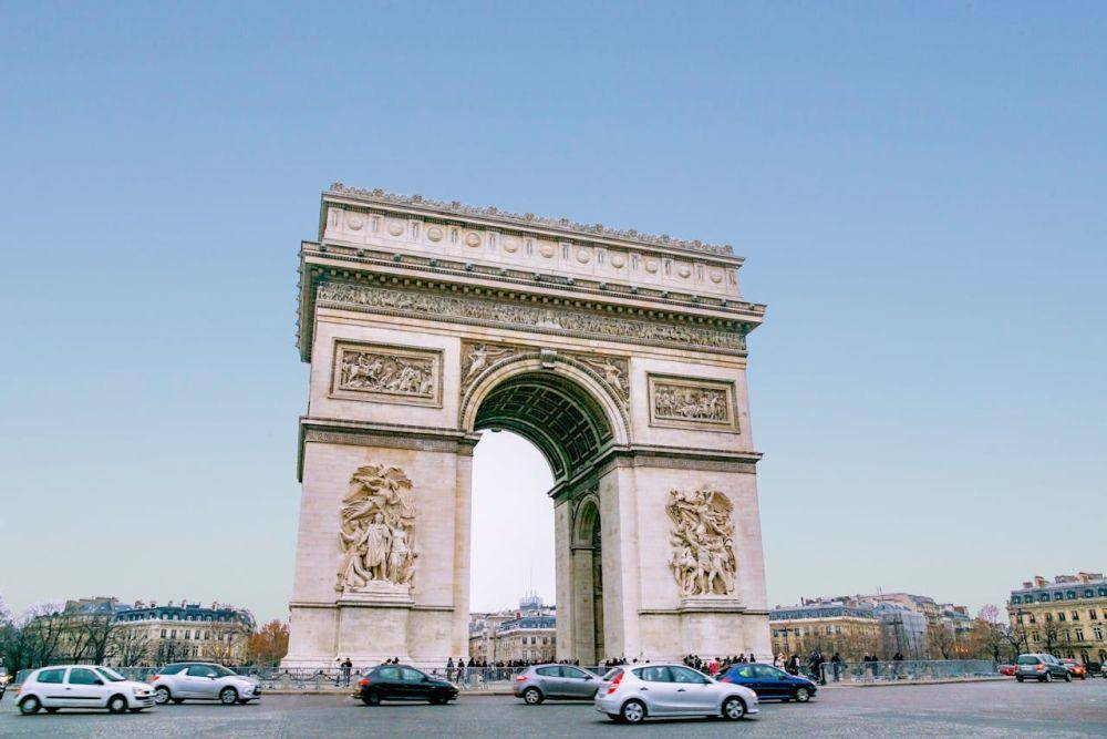 Potret Arc de Triomphe di Paris, Prancis (pexels.com/Antonio Conte)