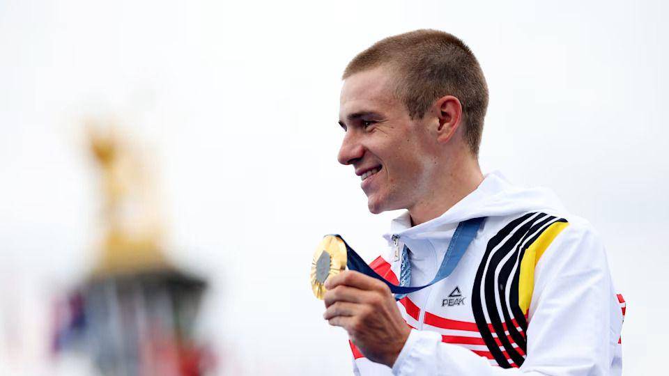 Remco Evenepoel meraih medali emas individual time trial di Olimpiade 2024. (olympics.com)