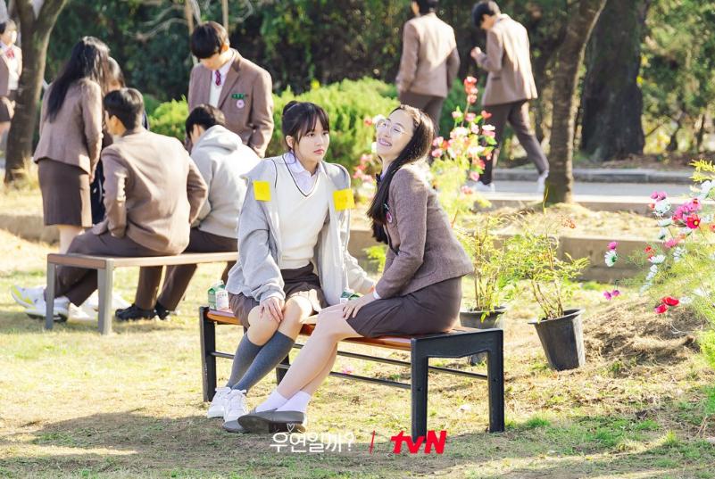 9 Bukti Friendship Goals Hye Ji dan Hong Ju di Serendipity's Embrace