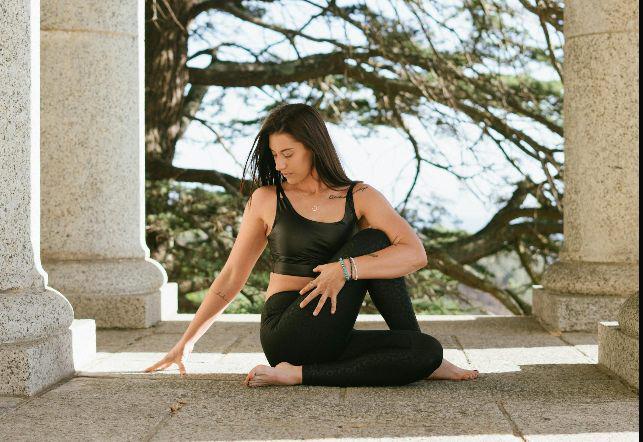 6 Manfaat dan Pose Yoga untuk Kesehatan Pencernaan
