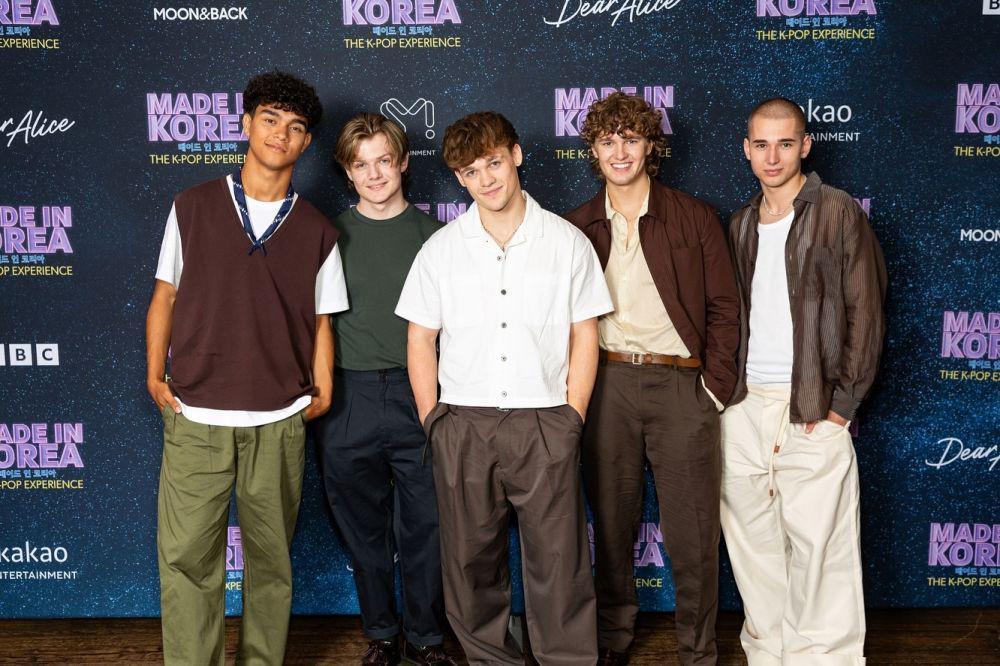 Biodata dan Profil 5 Member Dear Alice, Boyband British SM