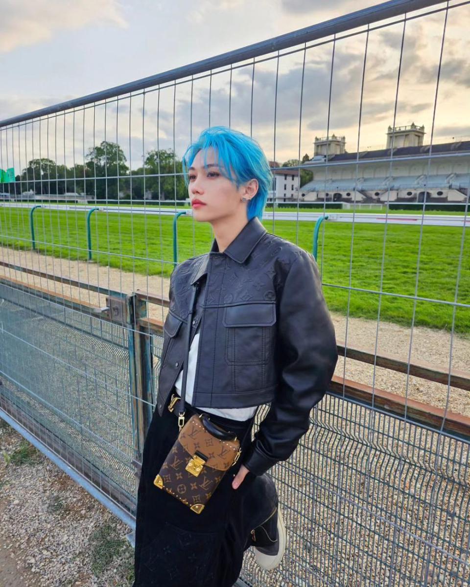 outfit kasual ala Felix Stray Kids (instagram.com/@yong.lixx)