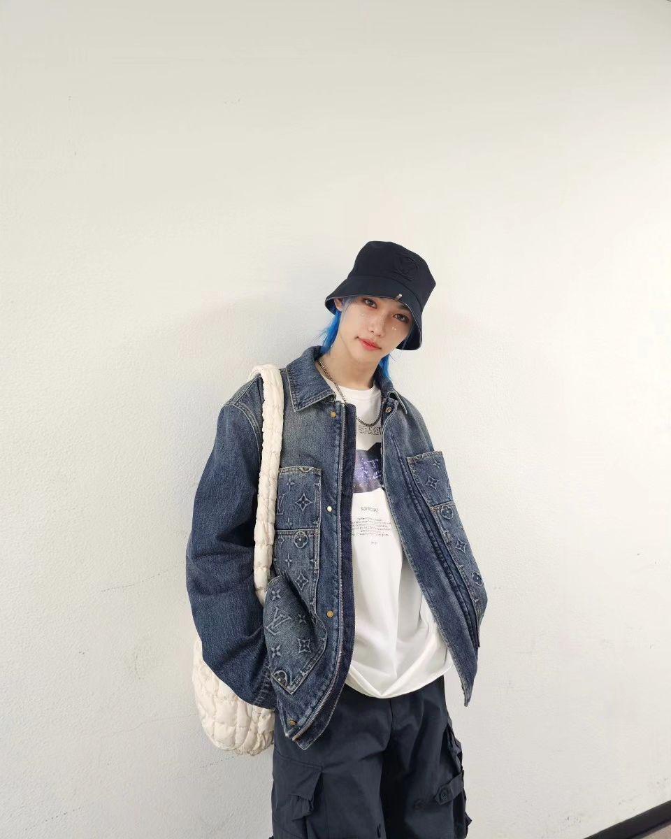 outfit kasual ala Felix Stray Kids (instagram.com/@yong.lixx)