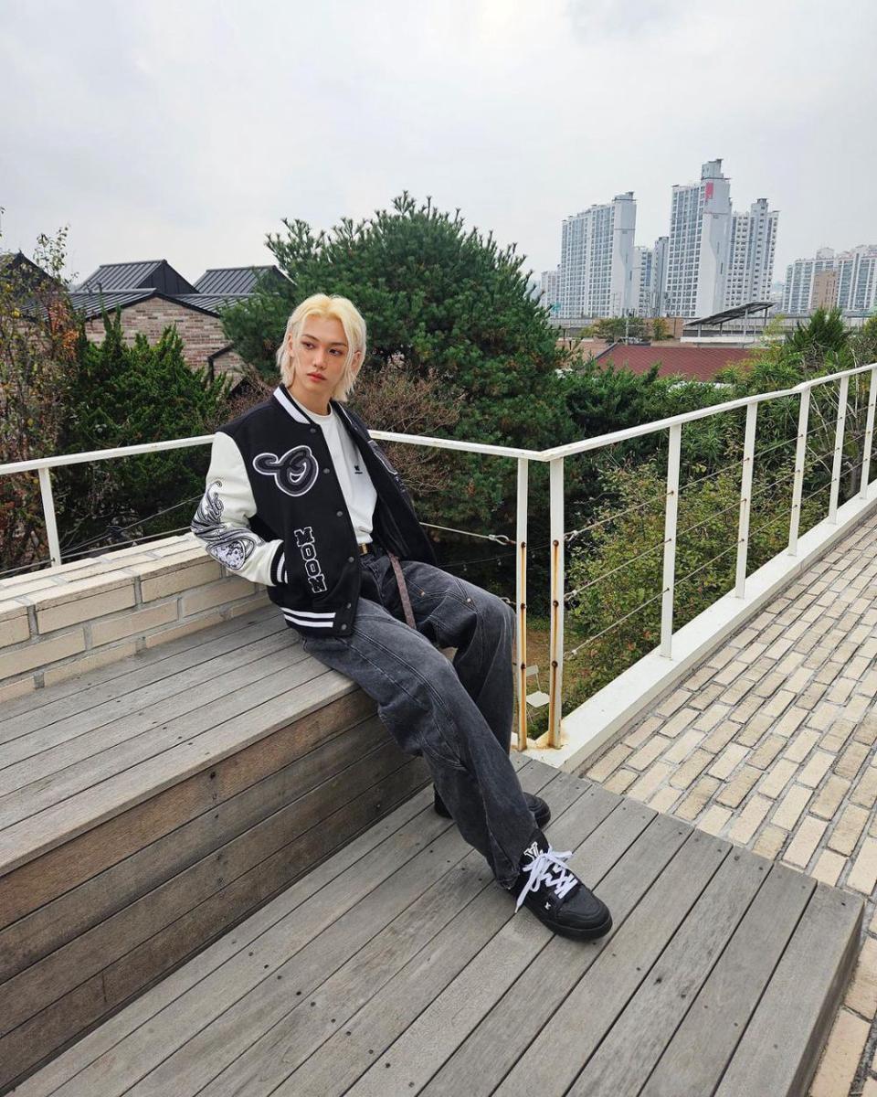 outfit kasual ala Felix Stray Kids (instagram.com/@yong.lixx)
