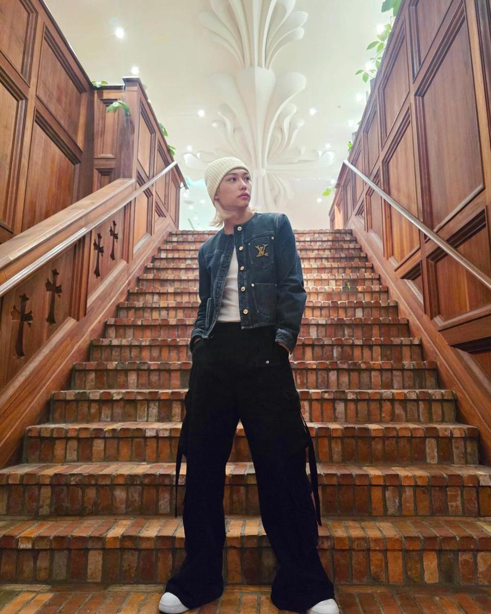 outfit kasual ala Felix Stray Kids (instagram.com/@yong.lixx)