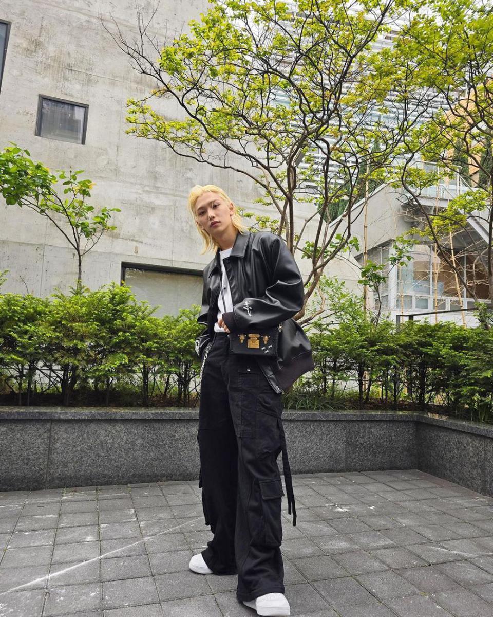 outfit kasual ala Felix Stray Kids (instagram.com/@yong.lixx)