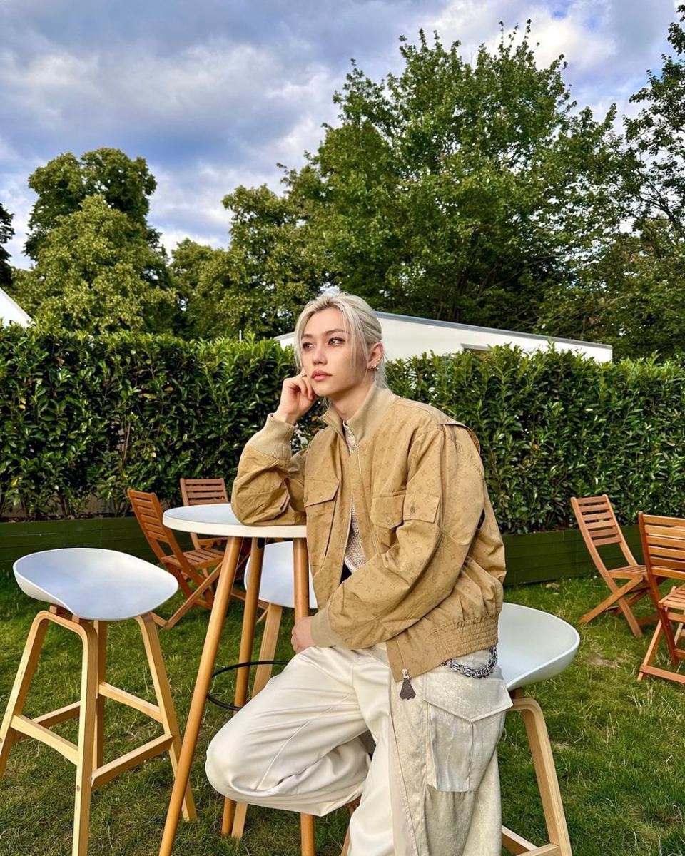 outfit kasual ala Felix Stray Kids (instagram.com/@yong.lixx)