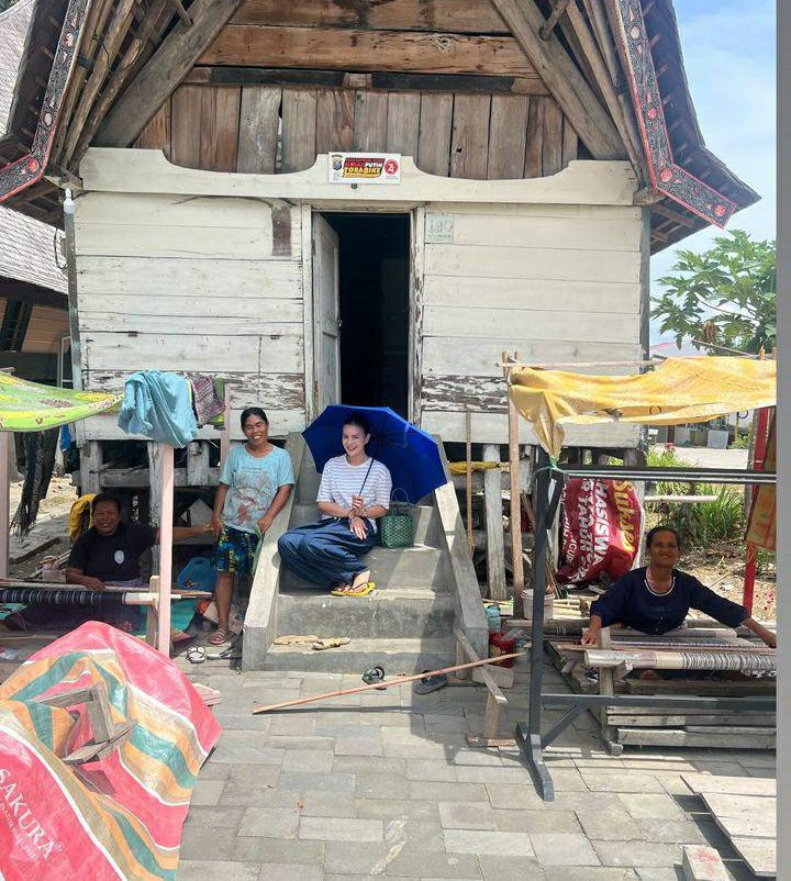 potret Astrid Tiar liburan sambil kerja di Samosir (instagram.com/astridtiar127)