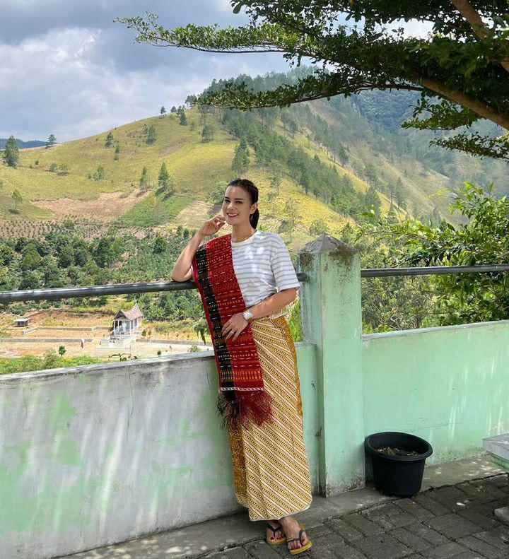 potret Astrid Tiar liburan sambil kerja di Samosir (instagram.com/astridtiar127)