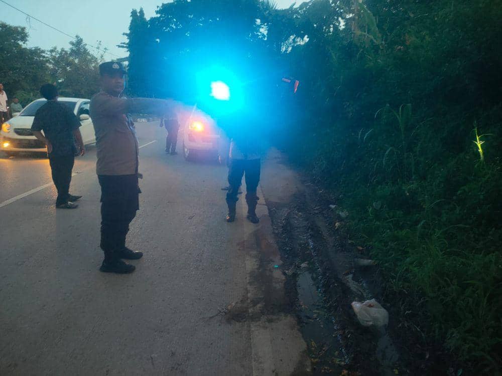 Sesosok mayat perempuan inisial N (35) ditemukan tersembunyi dalam semak-semak Jalan Poros Jalur Dua Samarinda-Tenggarong Km 6 Kalimantan Timur (Kaltim), Sabtu (3/8/2024). Foto Polres Kutai Kartanegara