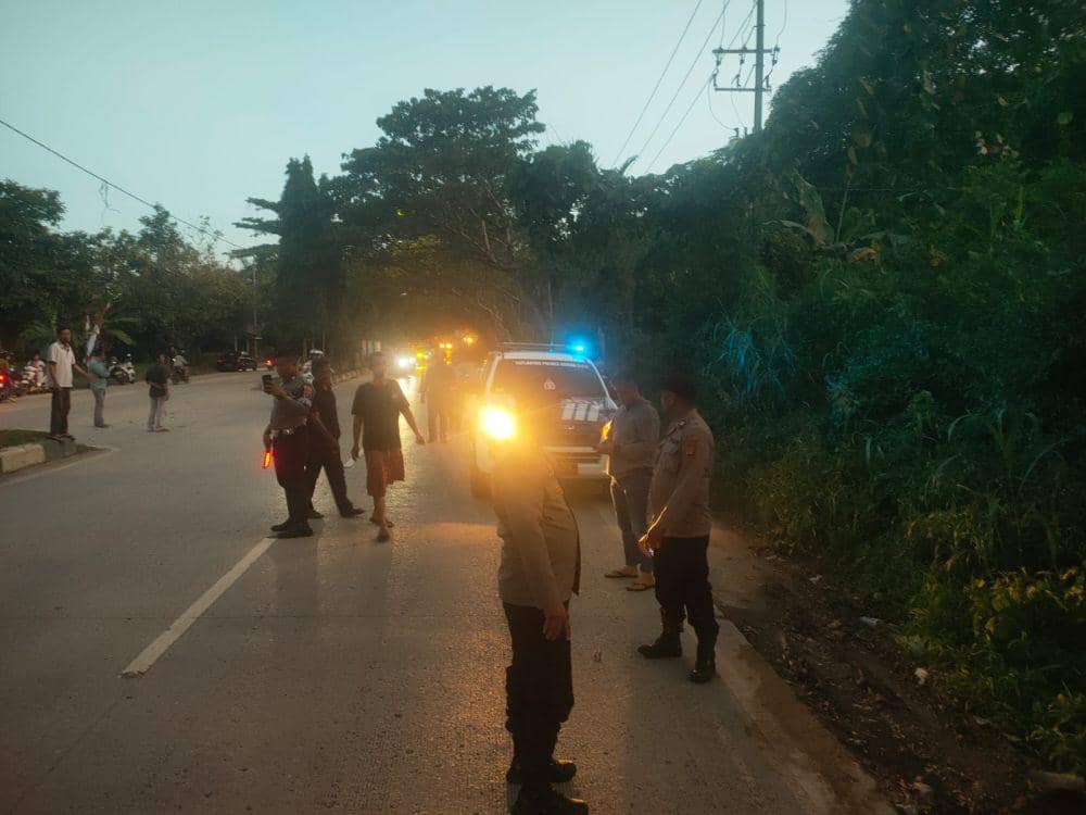 Sesosok mayat perempuan inisial N (35) ditemukan tersembunyi dalam semak-semak Jalan Poros Jalur Dua Samarinda-Tenggarong Km 6 Kalimantan Timur (Kaltim), Sabtu (3/8/2024). Foto Polres Kutai Kartanegara